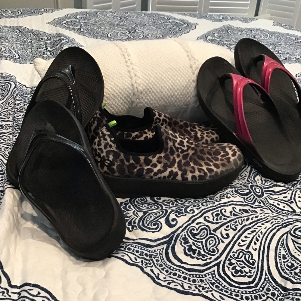 3 pair of Oofos recovery shoes